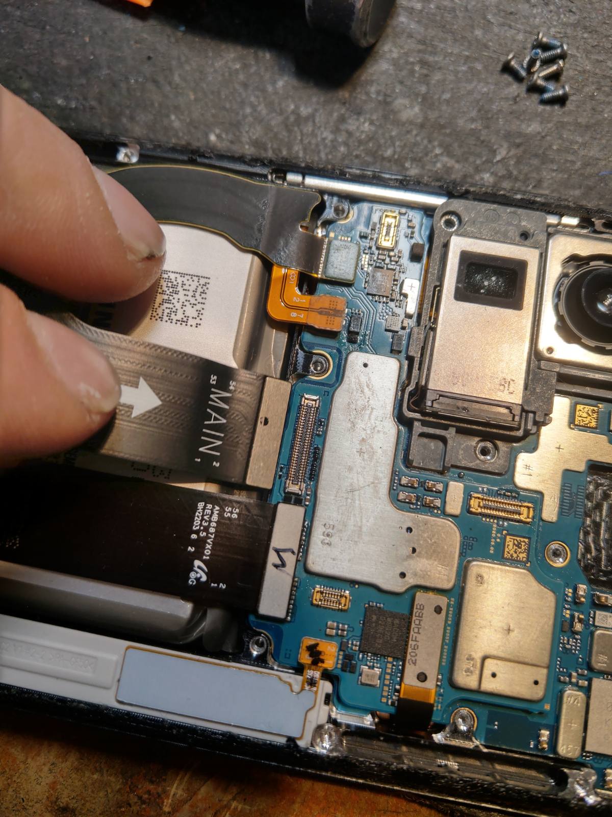 Samsung Galaxy Note20 ULTRA 5g смяна на fpc конектор