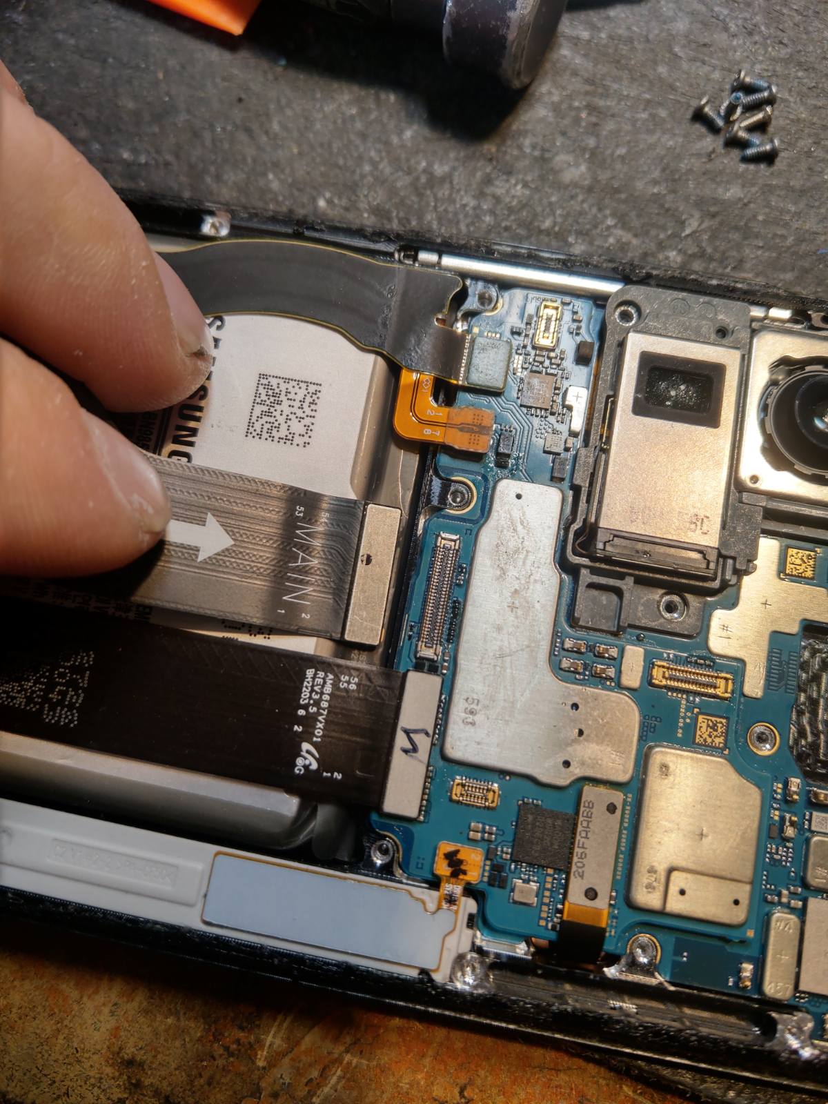 Samsung Galaxy Note20 ULTRA 5g смяна на fpc конектор
