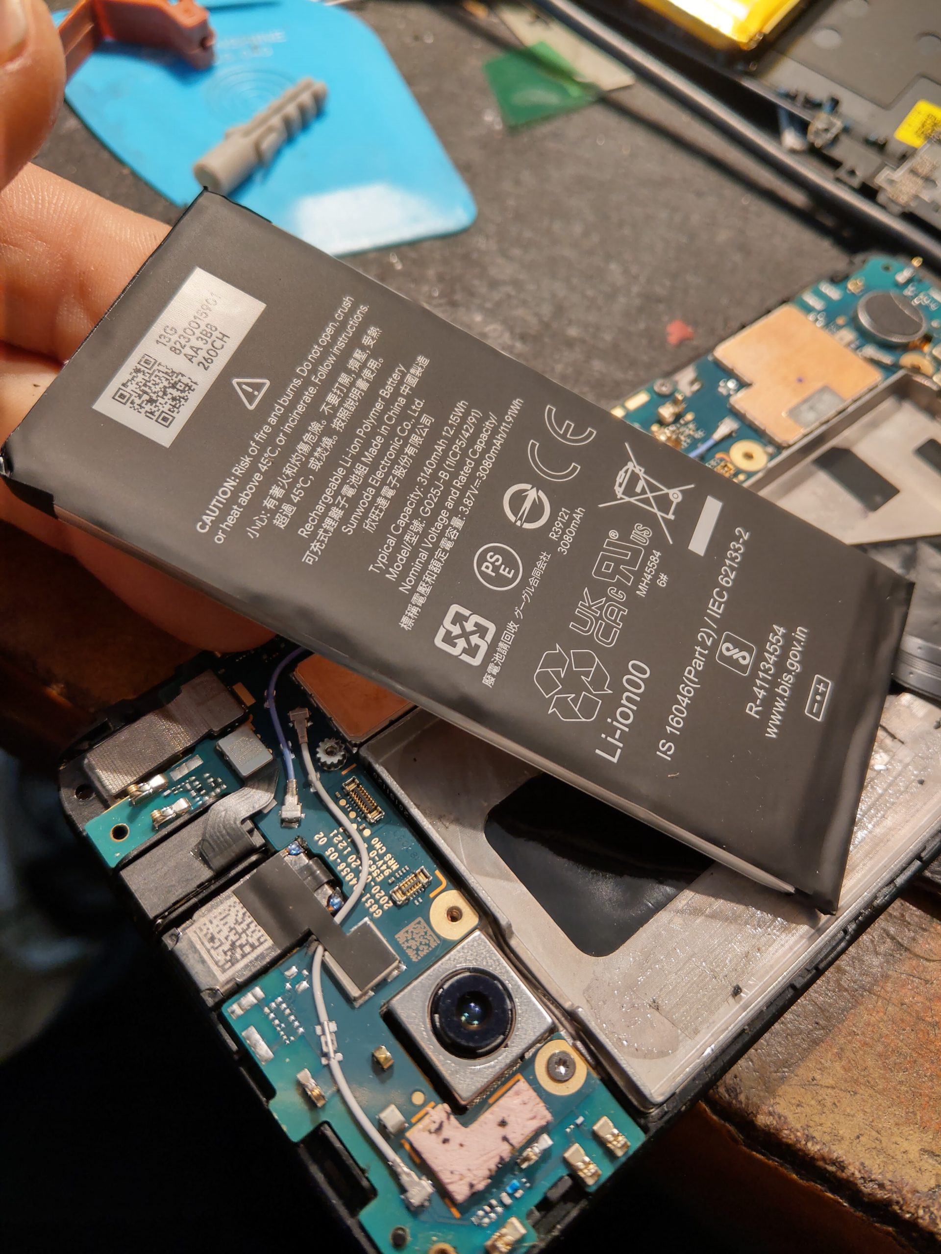 Google Pixel 4A смяна на батерия